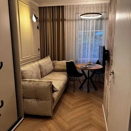 Piastowska Lägenhet *